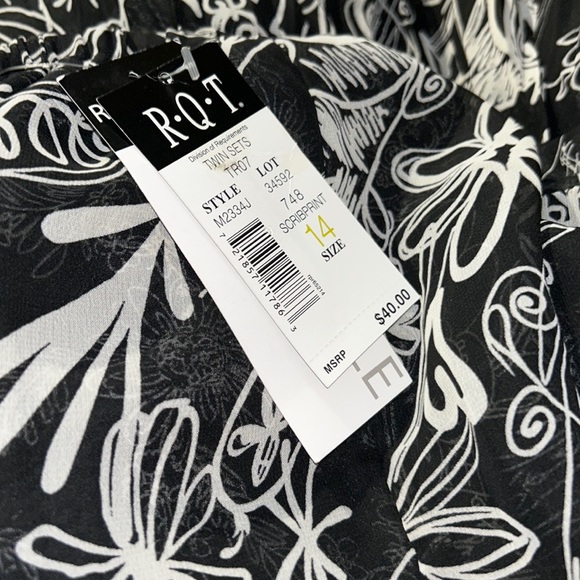 New! R•Q•T Reversible Pleat Midi Skirt - Picture 6 of 6